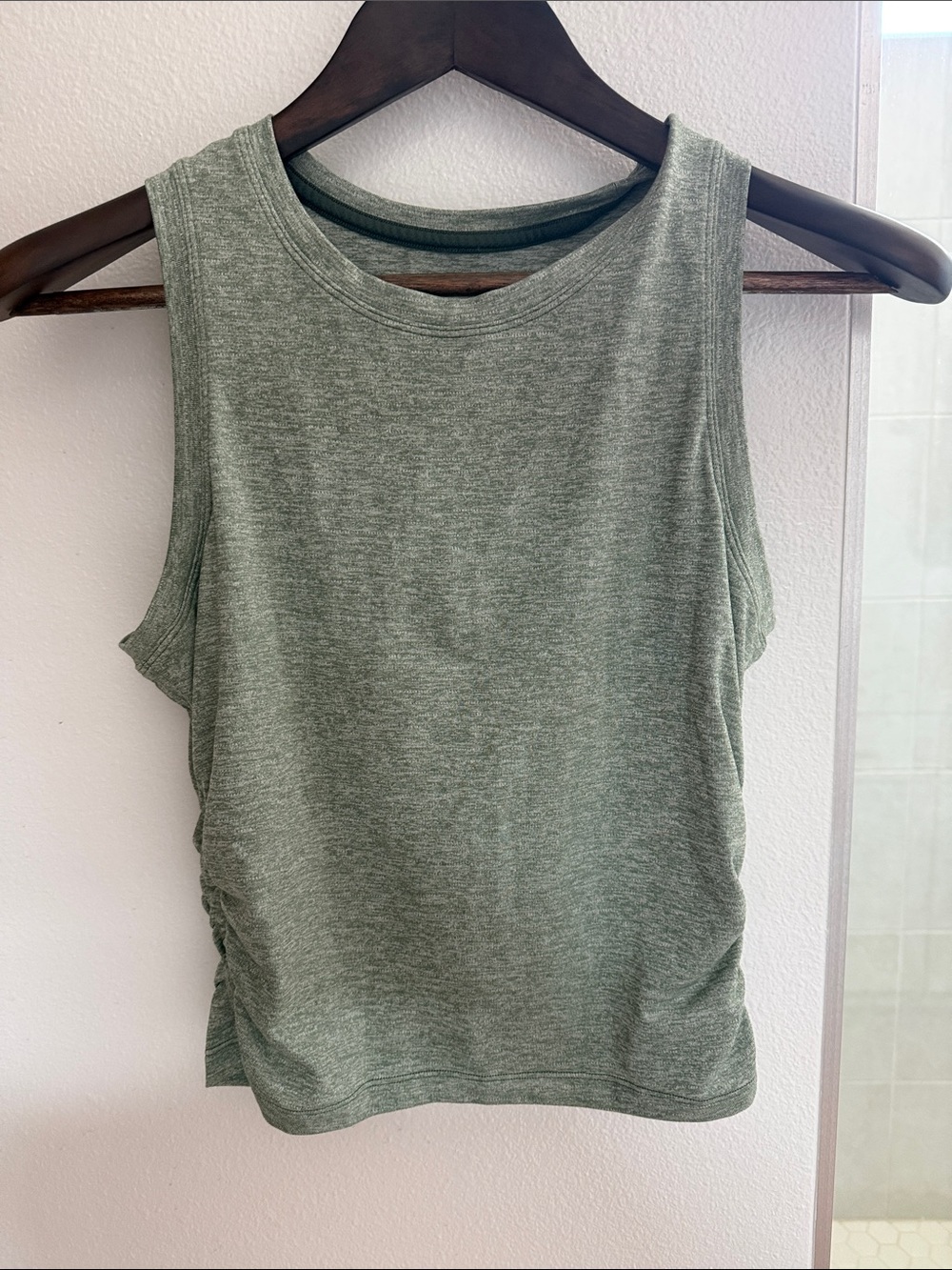 Lululemon License to Train Women’s Sleeveless Ruched Tank Green